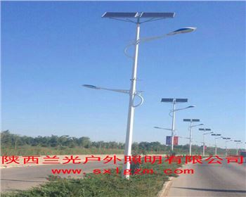 8米雙臂太陽能路燈-內蒙古烏海路燈照明工程